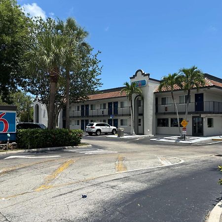 Motel 6 Riviera Beach Fl Exterior foto