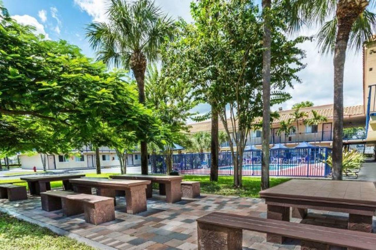 Motel 6 Riviera Beach Fl Exterior foto