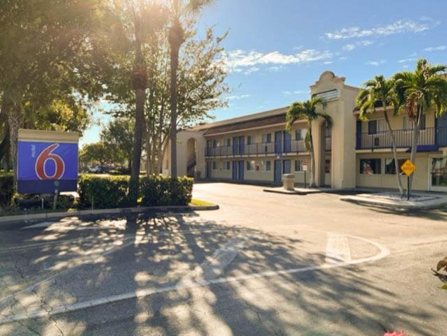 Motel 6 Riviera Beach Fl Exterior foto